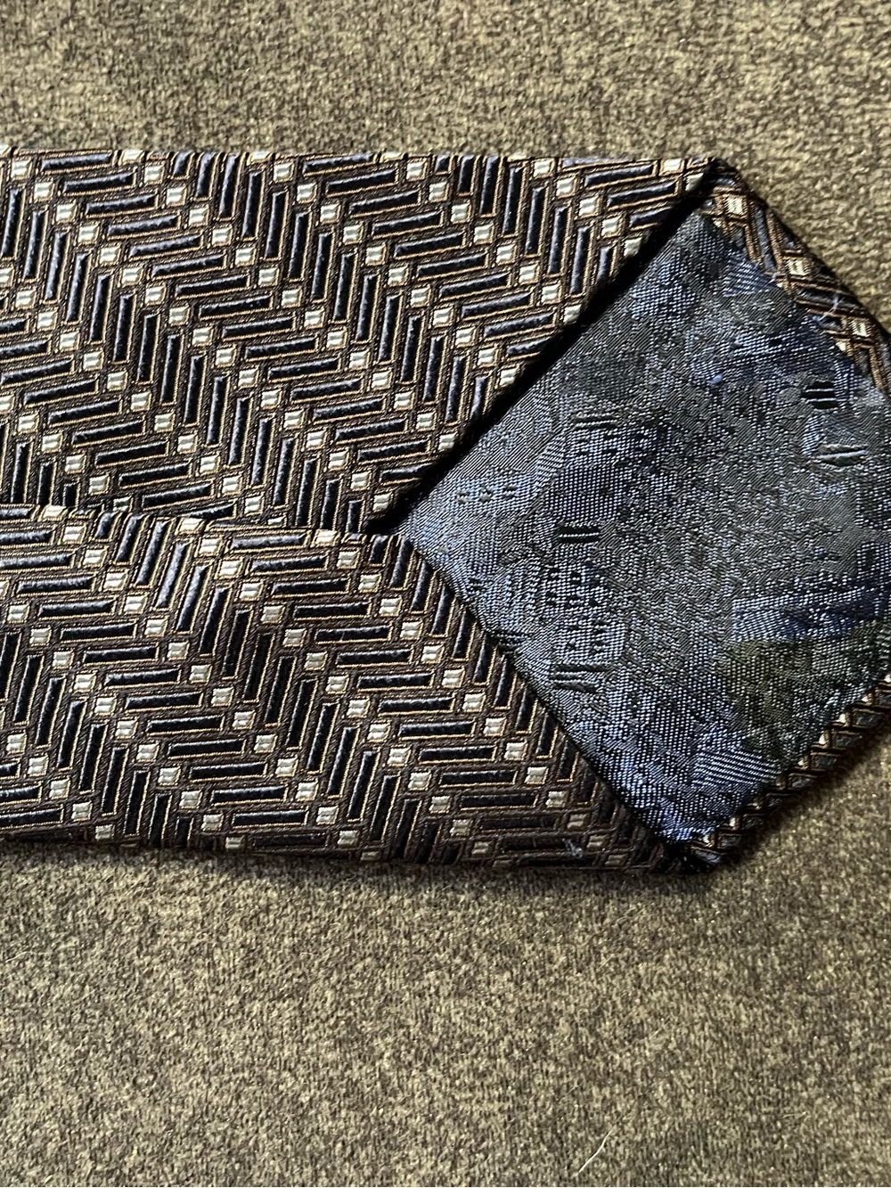 Classic Black Diagonal Textured Silk Tie - Picture 4 of 4